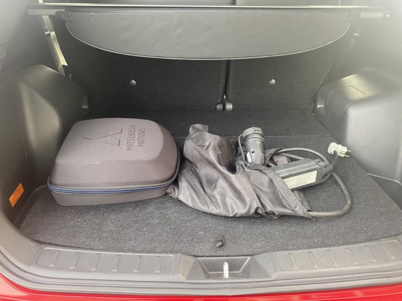 Mitsubishi ECLIPSE Cross 2.4 PHEV Intense+ | All season banden