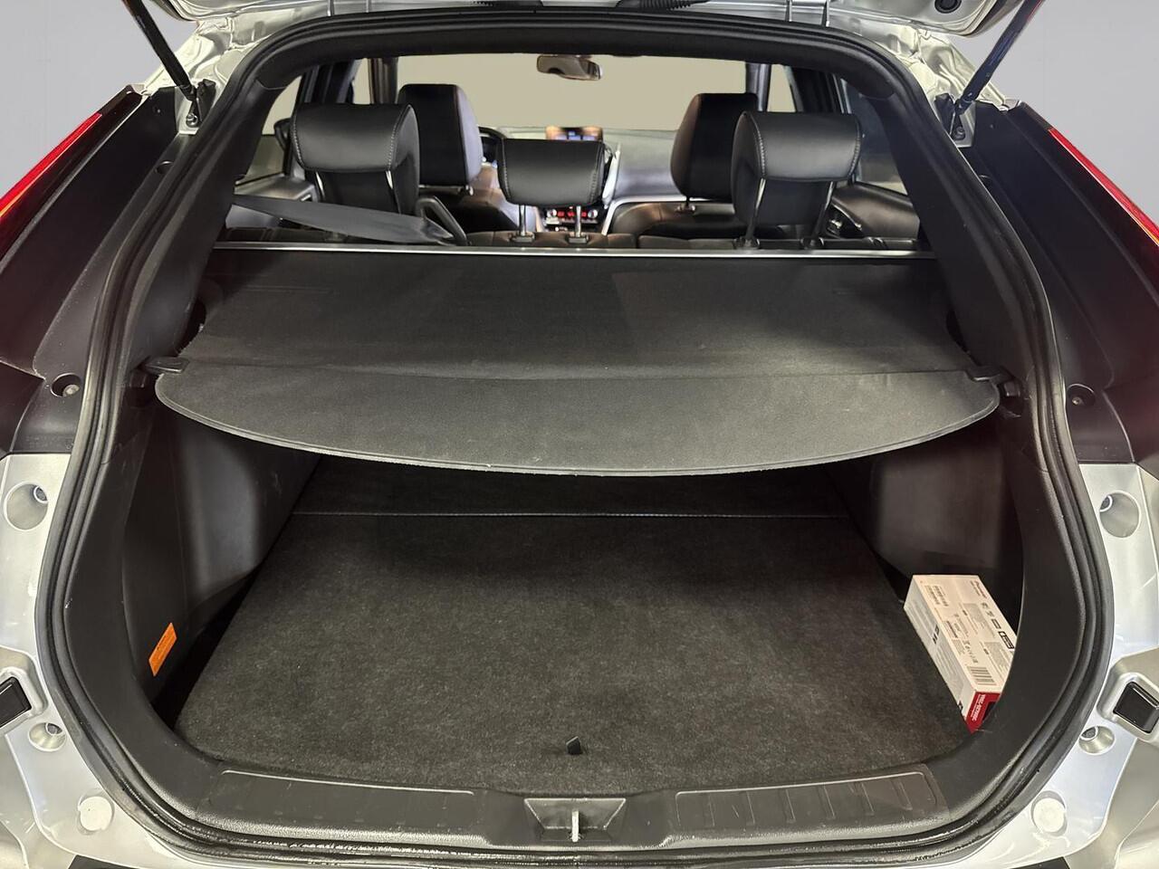 Mitsubishi ECLIPSE Cross 2.4 PHEV Intense+ Trekhaak, 4 seizoenbanden