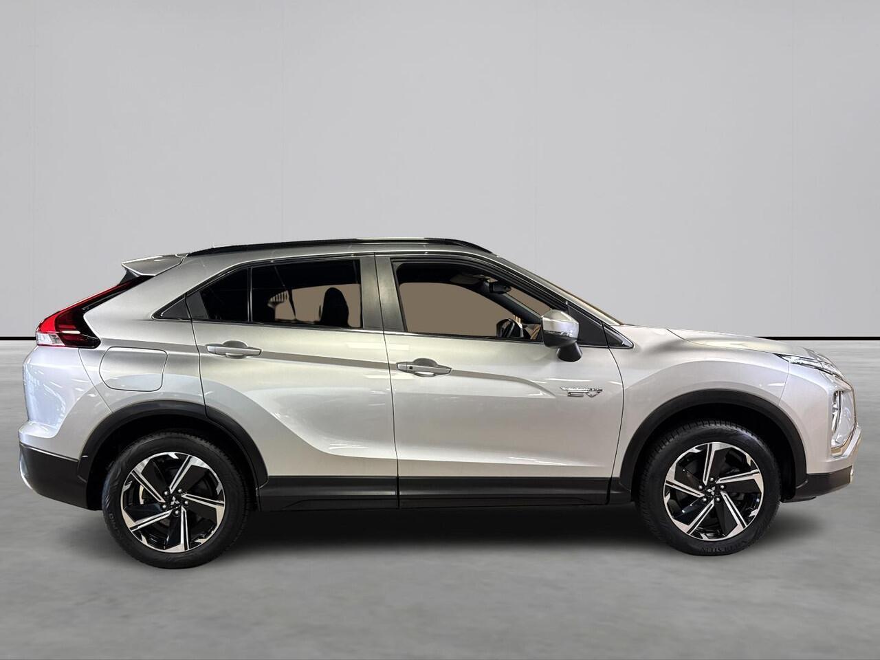 Mitsubishi ECLIPSE Cross 2.4 PHEV Intense+ Trekhaak, 4 seizoenbanden