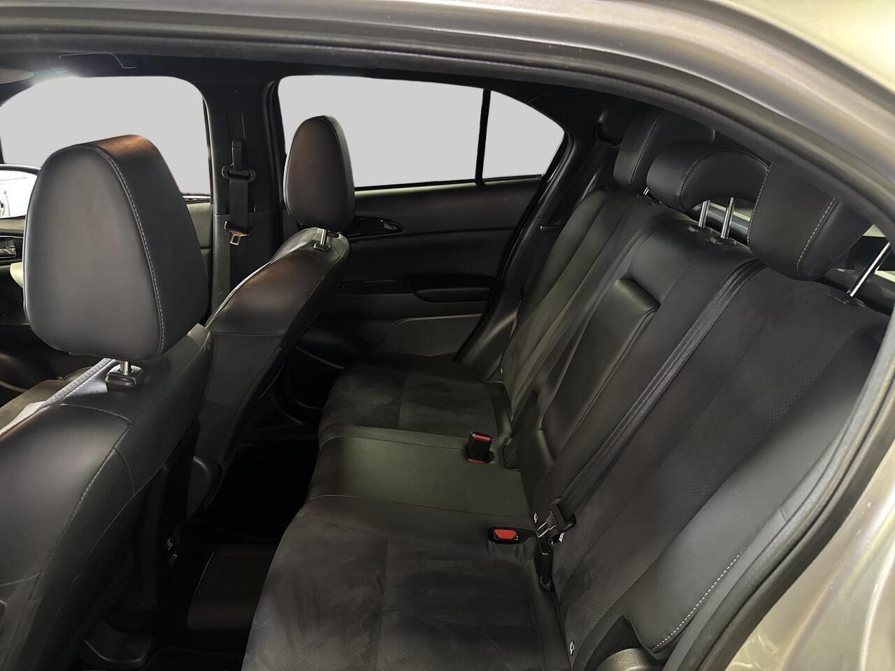 Mitsubishi ECLIPSE Cross 2.4 PHEV Intense+ Trekhaak, 4 seizoenbanden