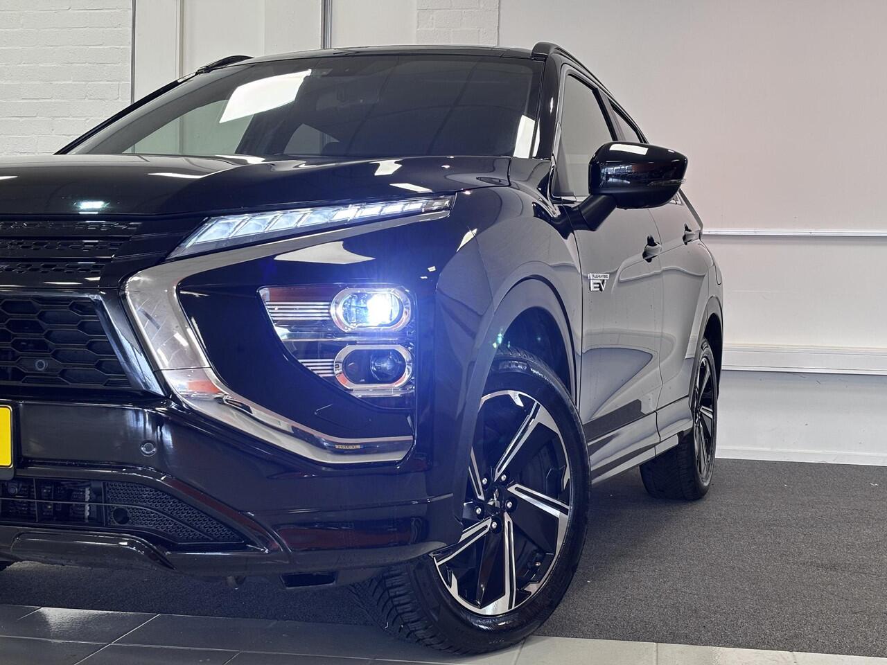 Mitsubishi ECLIPSE Cross 2.4 PHEV Instyle | Leder | Panorama dak | 4seizoenen banden |