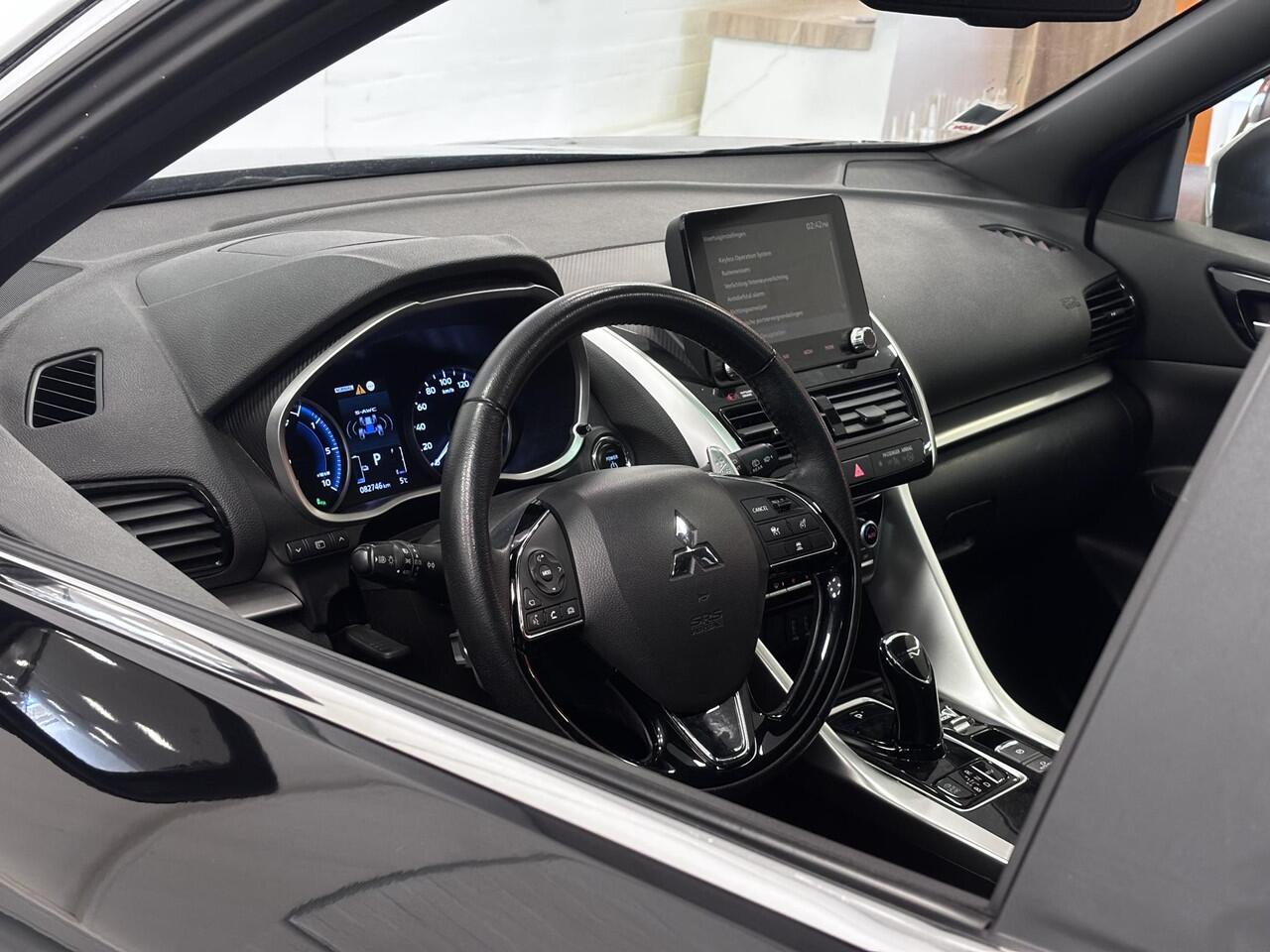 Mitsubishi ECLIPSE Cross 2.4 PHEV Instyle | Leder | Panorama dak | 4seizoenen banden |