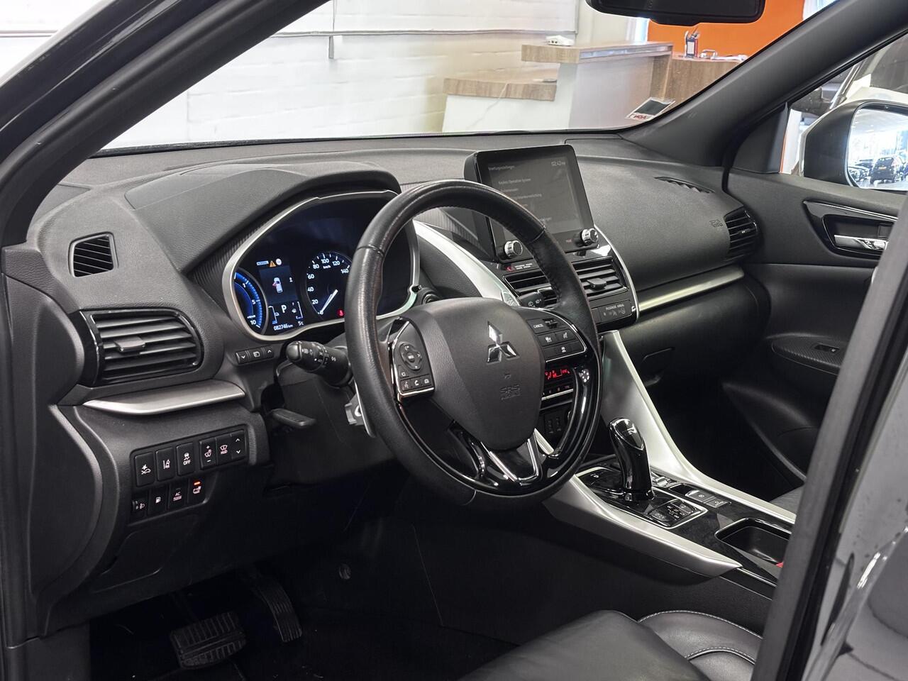 Mitsubishi ECLIPSE Cross 2.4 PHEV Instyle | Leder | Panorama dak | 4seizoenen banden |