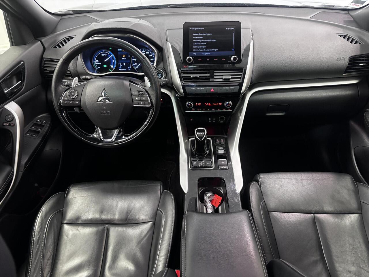 Mitsubishi ECLIPSE Cross 2.4 PHEV Instyle | Leder | Panorama dak | 4seizoenen banden |