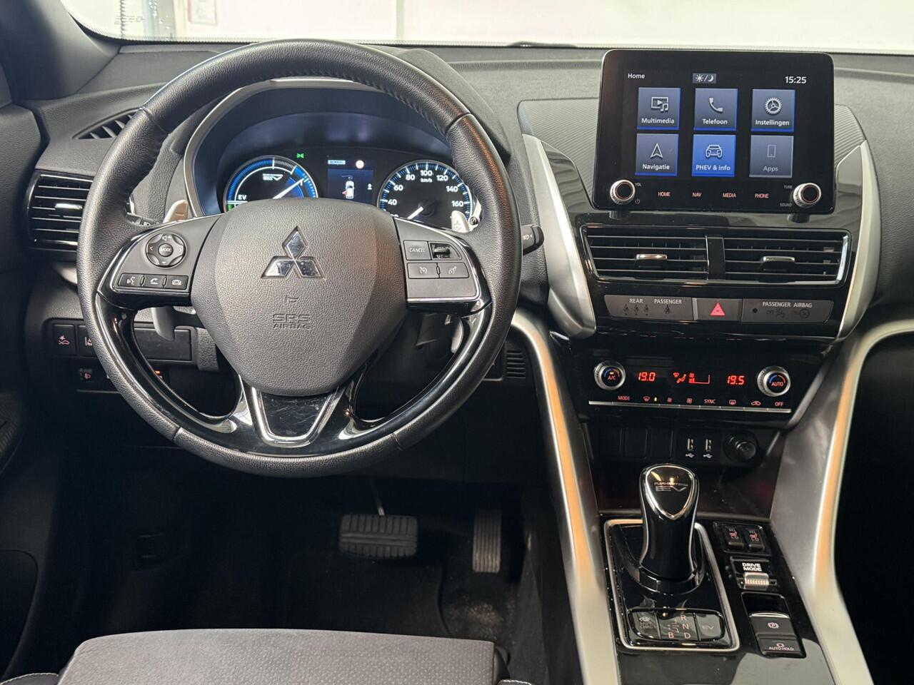Mitsubishi ECLIPSE Cross 2.4 PHEV Intense+ | Trekhaak | Stoelverwarming | Navigatie | Achteruitrijcamera |