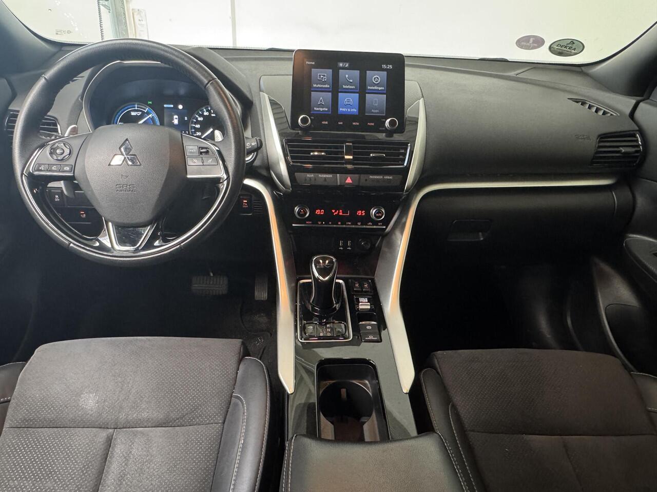 Mitsubishi ECLIPSE Cross 2.4 PHEV Intense+ | Trekhaak | Stoelverwarming | Navigatie | Achteruitrijcamera |