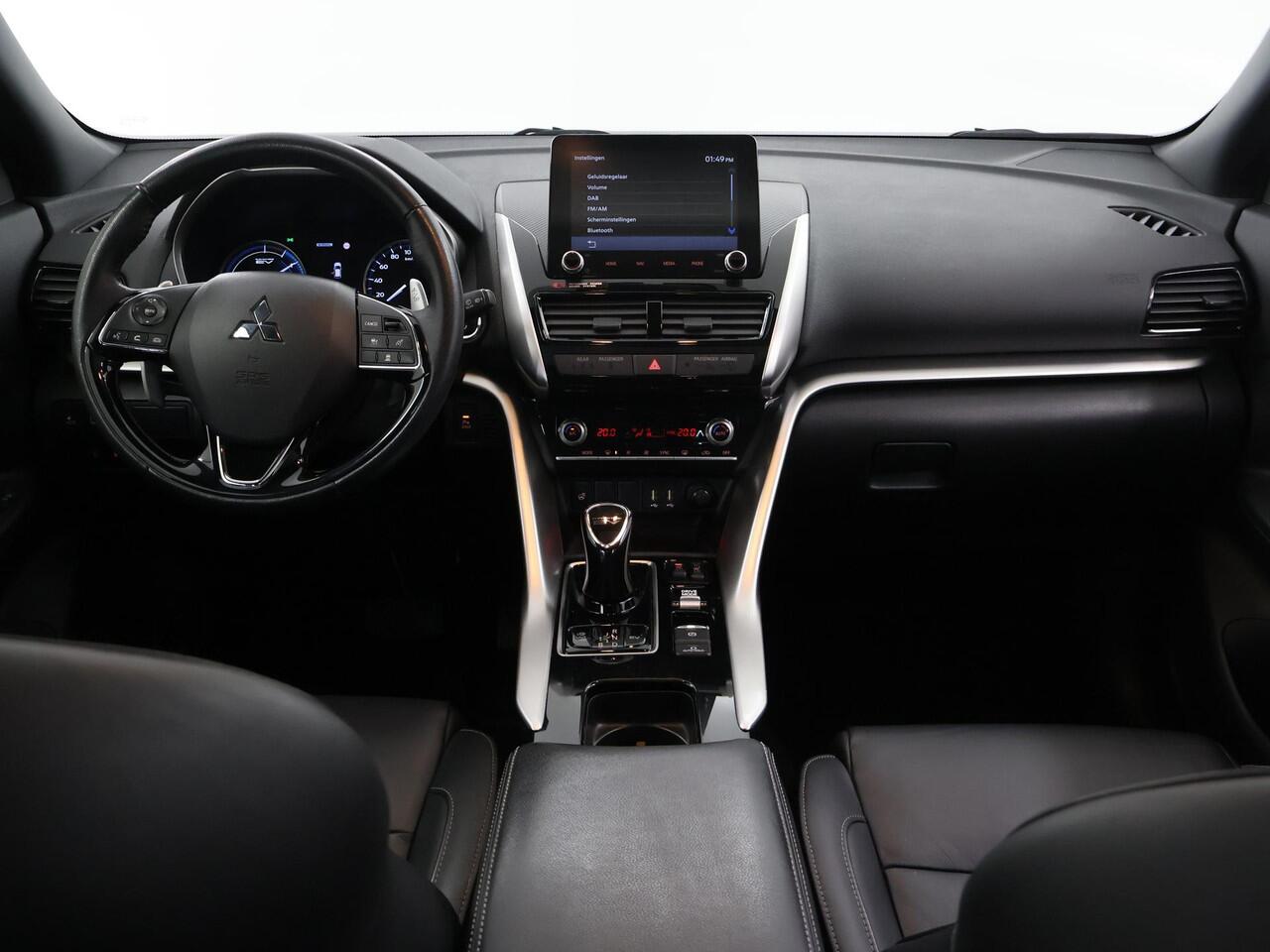 Mitsubishi ECLIPSE Cross 2.4 PHEV Prestige | Trekhaak | Panoramadak | Lederen Interieur | Navigatie | Elek. Stoelen met Geheugen | Stoel/Stuurverwarming | Parkeercamera | DAB | Cruise Control Adaptief | Apple Carplay/Android Auto |