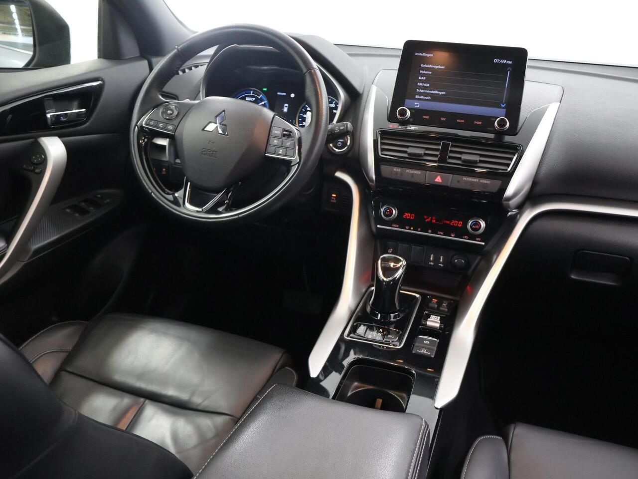 Mitsubishi ECLIPSE Cross 2.4 PHEV Prestige | Trekhaak | Panoramadak | Lederen Interieur | Navigatie | Elek. Stoelen met Geheugen | Stoel/Stuurverwarming | Parkeercamera | DAB | Cruise Control Adaptief | Apple Carplay/Android Auto |