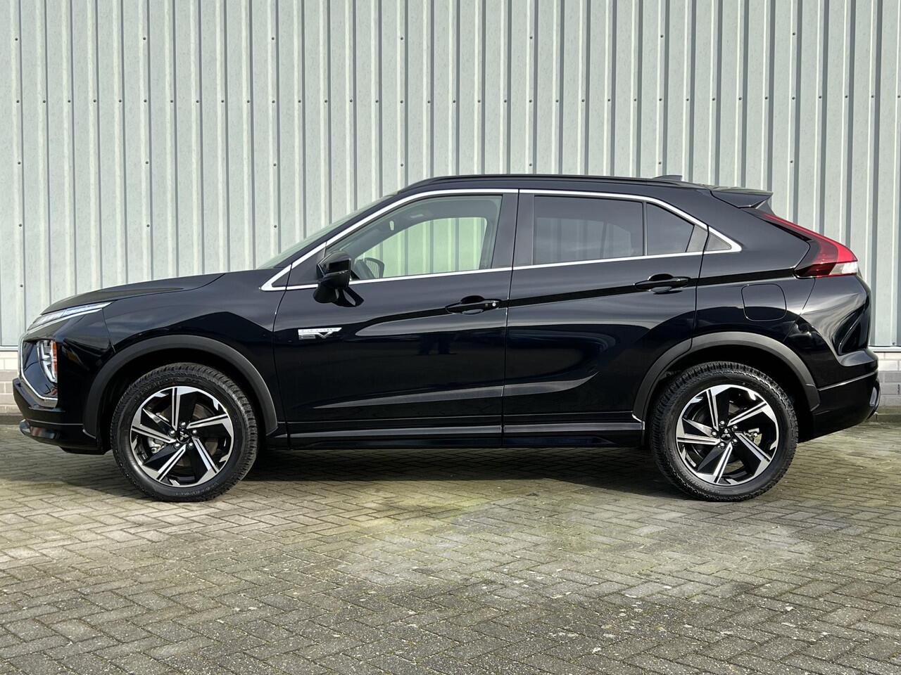 Mitsubishi ECLIPSE Cross 2.4 PHEV Executive S-AWC 4WD Automaat / 1.500 KG Trekgewicht / Fabrieksgarantie t/m 21-12-2031 / Navigatie / Full LED / Adaptive Cruise Control / Stoel- & Stuurverwarming Voor + Achter /