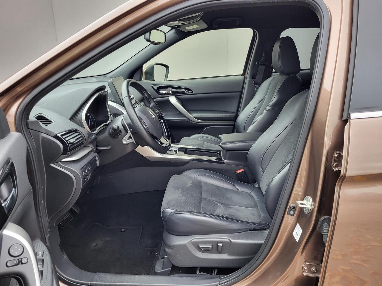 Mitsubishi ECLIPSE Cross 2.4 PHEV Business Executive / 5 jaar Fabrieksgarantie* / 1500 kg Trekgewicht / Navigatie / 360° camera / Achterbank-, stuur- en voorstoelverwarming / Adaptieve Cruise Control /Android Auto / Apple Carplay /