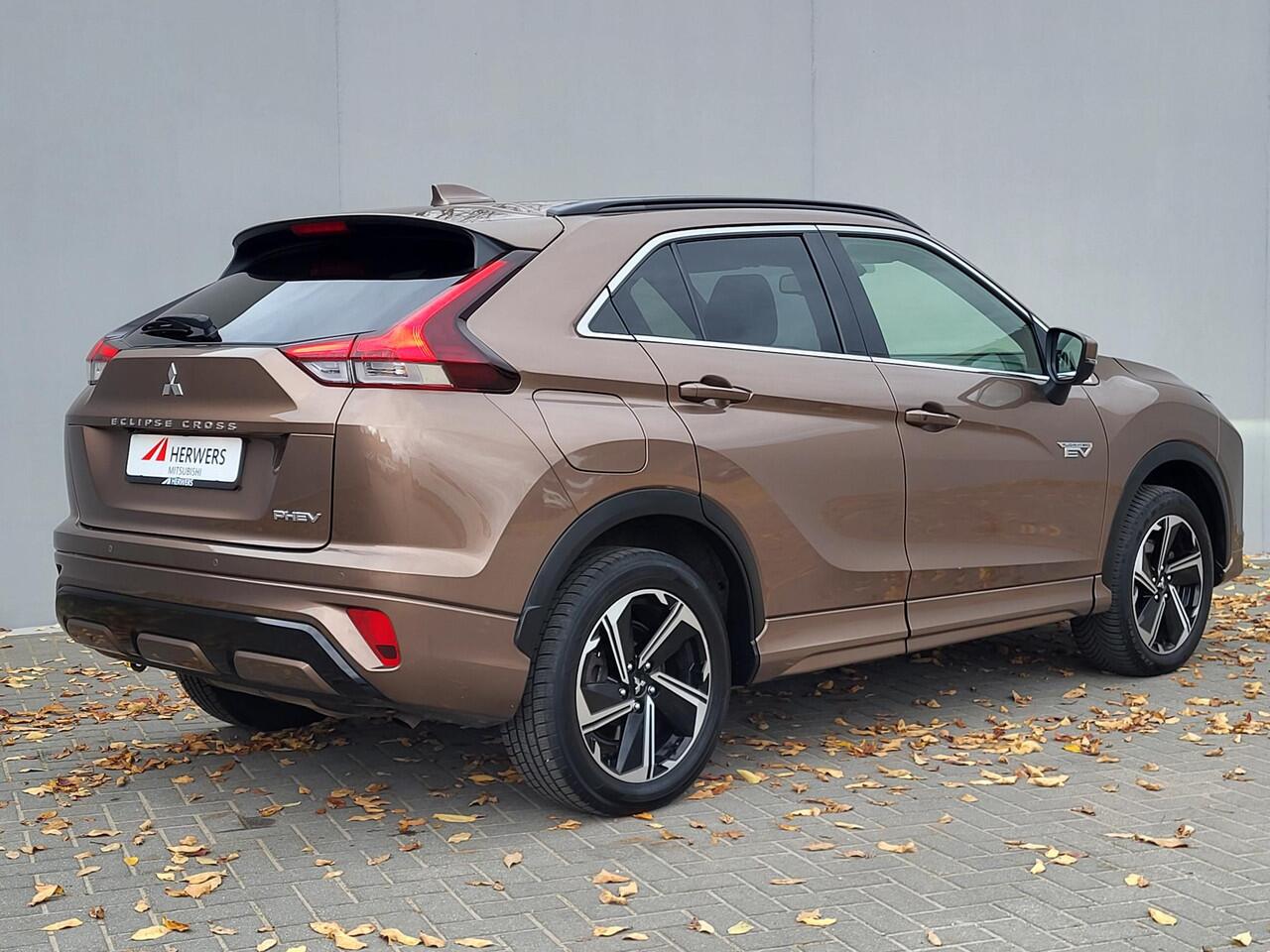 Mitsubishi ECLIPSE Cross 2.4 PHEV Business Executive / 5 jaar Fabrieksgarantie* / 1500 kg Trekgewicht / Navigatie / 360° camera / Achterbank-, stuur- en voorstoelverwarming / Adaptieve Cruise Control /Android Auto / Apple Carplay /