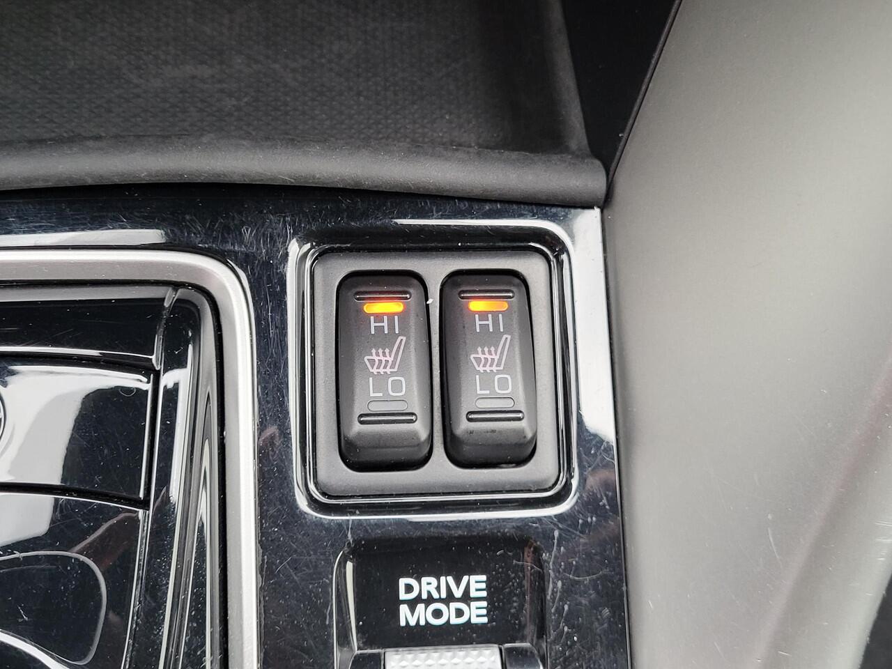 Mitsubishi ECLIPSE Cross 2.4 PHEV Business Executive / 5 jaar Fabrieksgarantie* / 1500 kg Trekgewicht / Navigatie / 360° camera / Achterbank-, stuur- en voorstoelverwarming / Adaptieve Cruise Control /Android Auto / Apple Carplay /