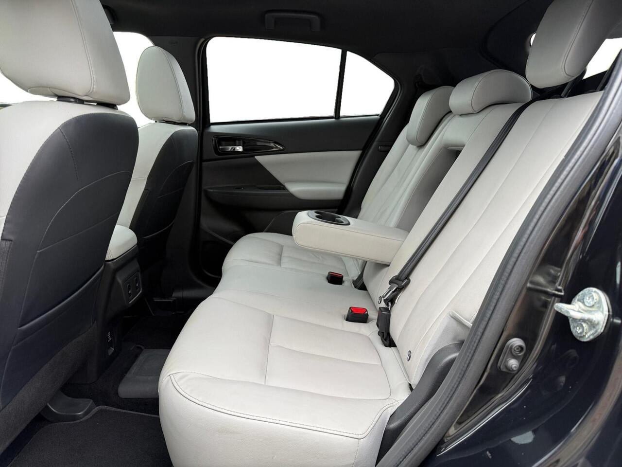 Mitsubishi ECLIPSE Cross Instyle | UNIEK | WIT LEDER | PANO | 360 CAMERA | HUD | GARANTIE 2031