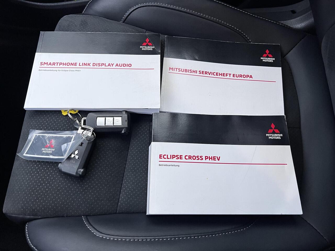 Mitsubishi ECLIPSE Cross 2.4 PHEV Business Executive 4WD Automaat / Fabrieksgarantie tot 11-2031 mogelijk ** / Goed onderhouden / Camera 360° / Stuur-, stoel- en achterbankverwarming / Adaptieve Cruise Control / Apple Carplay Android / 18" LM wielen met All Season banden /