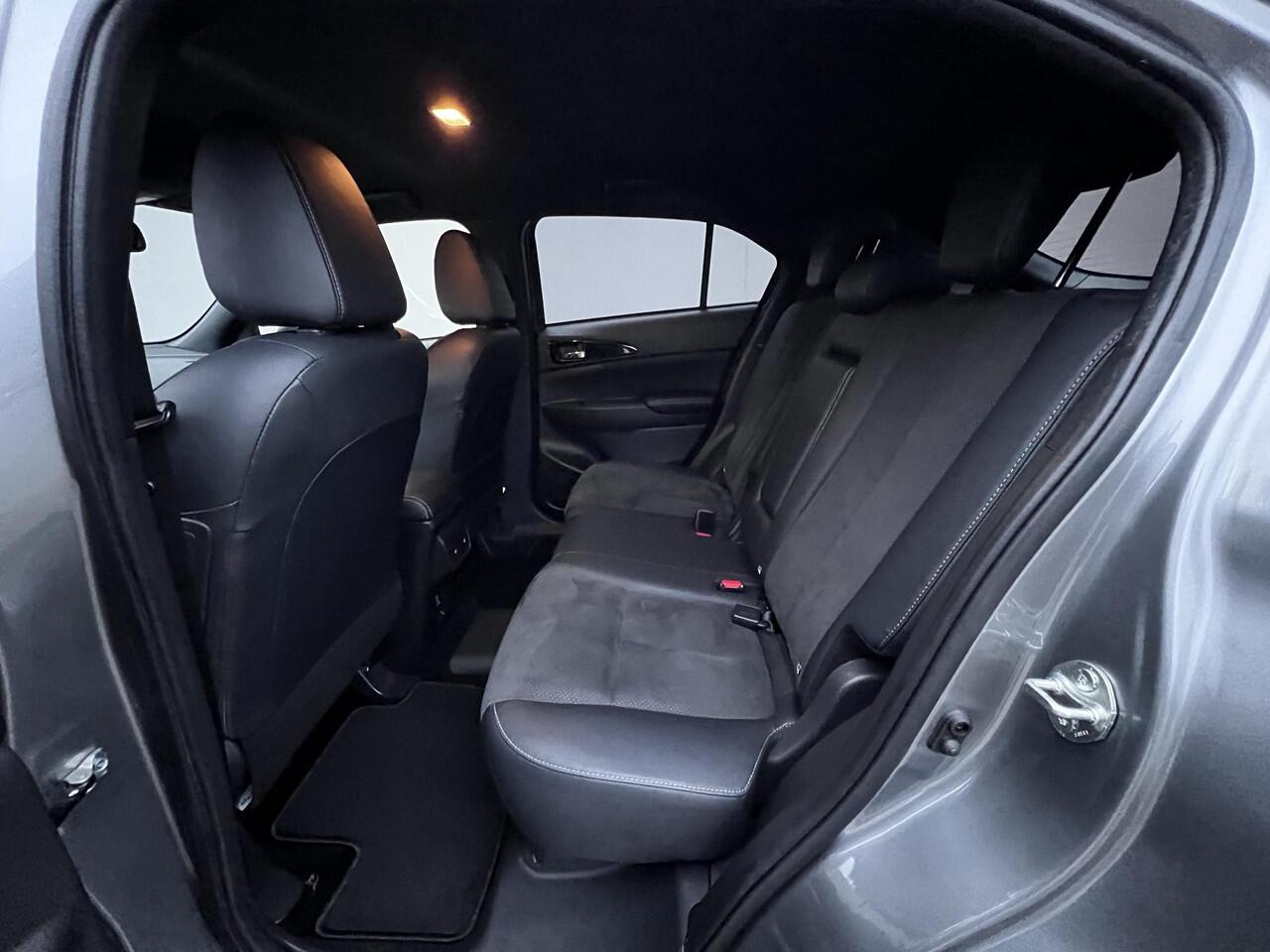 Mitsubishi ECLIPSE Cross 2.4 PHEV Business Executive 4WD Automaat / Fabrieksgarantie tot 11-2031 mogelijk ** / Goed onderhouden / Camera 360° / Stuur-, stoel- en achterbankverwarming / Adaptieve Cruise Control / Apple Carplay Android / 18" LM wielen met All Season banden /