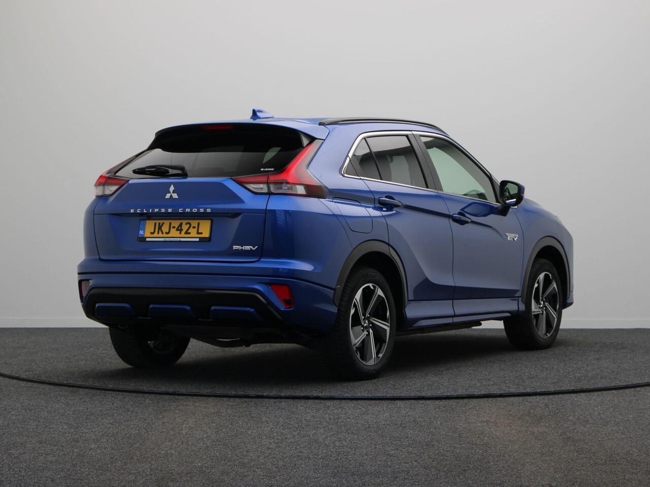 Mitsubishi ECLIPSE Cross 2.4 PHEV Business Executive | Standkachel | Stoel en stuurwielverwarming | Clima | Keyless | 360 camera.