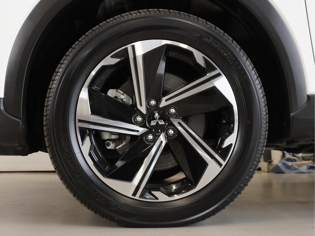 Mitsubishi ECLIPSE Cross 2.4 PHEV Intense+ | Navigatie | Apple Carplay / Android Auto | Fabrieksgarantie tot 18-09-2031