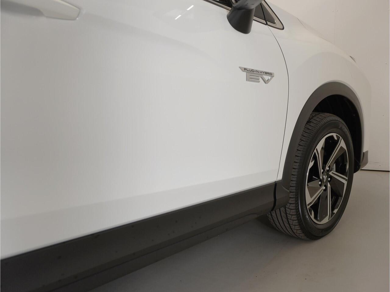 Mitsubishi ECLIPSE Cross 2.4 PHEV Intense+ | Navigatie | Apple Carplay / Android Auto | Fabrieksgarantie tot 18-09-2031