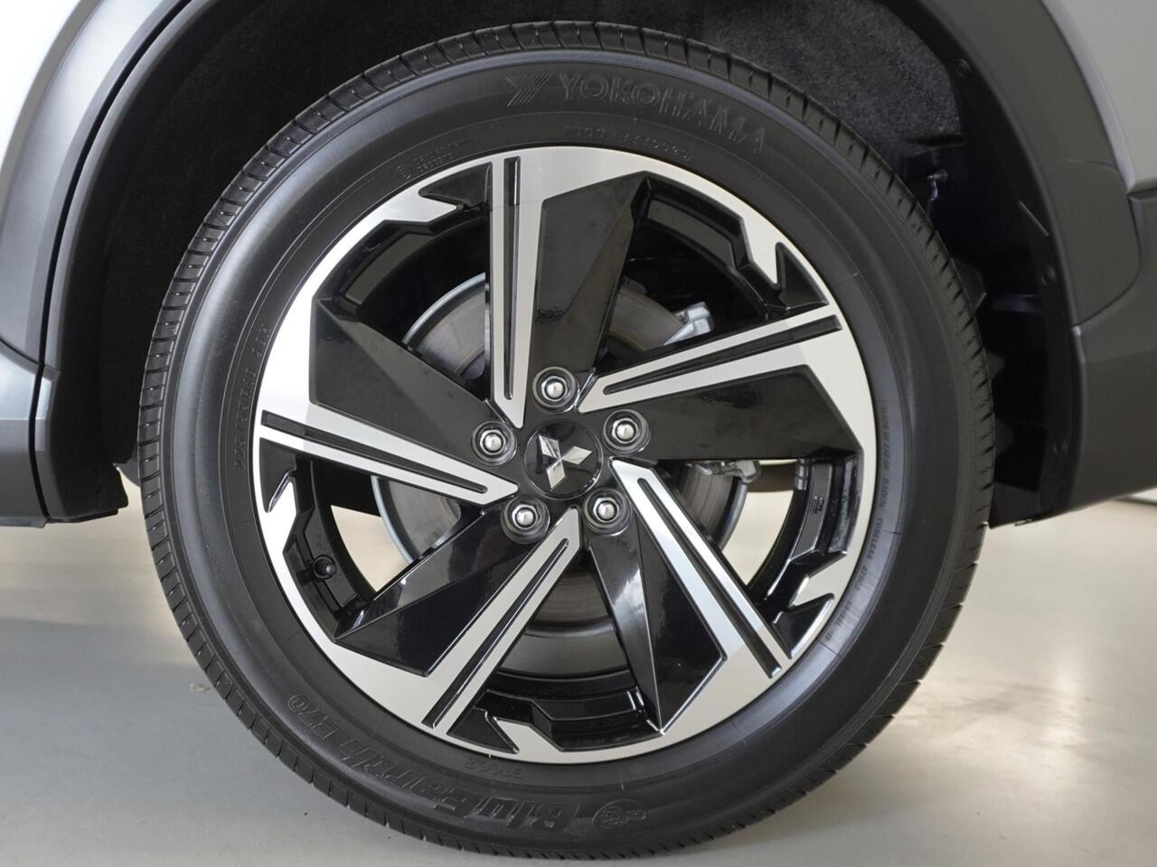 Mitsubishi ECLIPSE Cross 2.4 PHEV Intense+ | Apple Carplay / Android Auto | Achteruitrijcamera | Fabrieksgarantie |