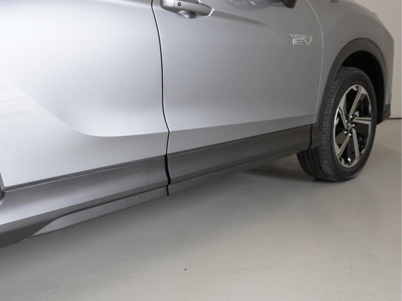 Mitsubishi ECLIPSE Cross 2.4 PHEV Intense+ | Apple Carplay / Android Auto | Achteruitrijcamera | Fabrieksgarantie |