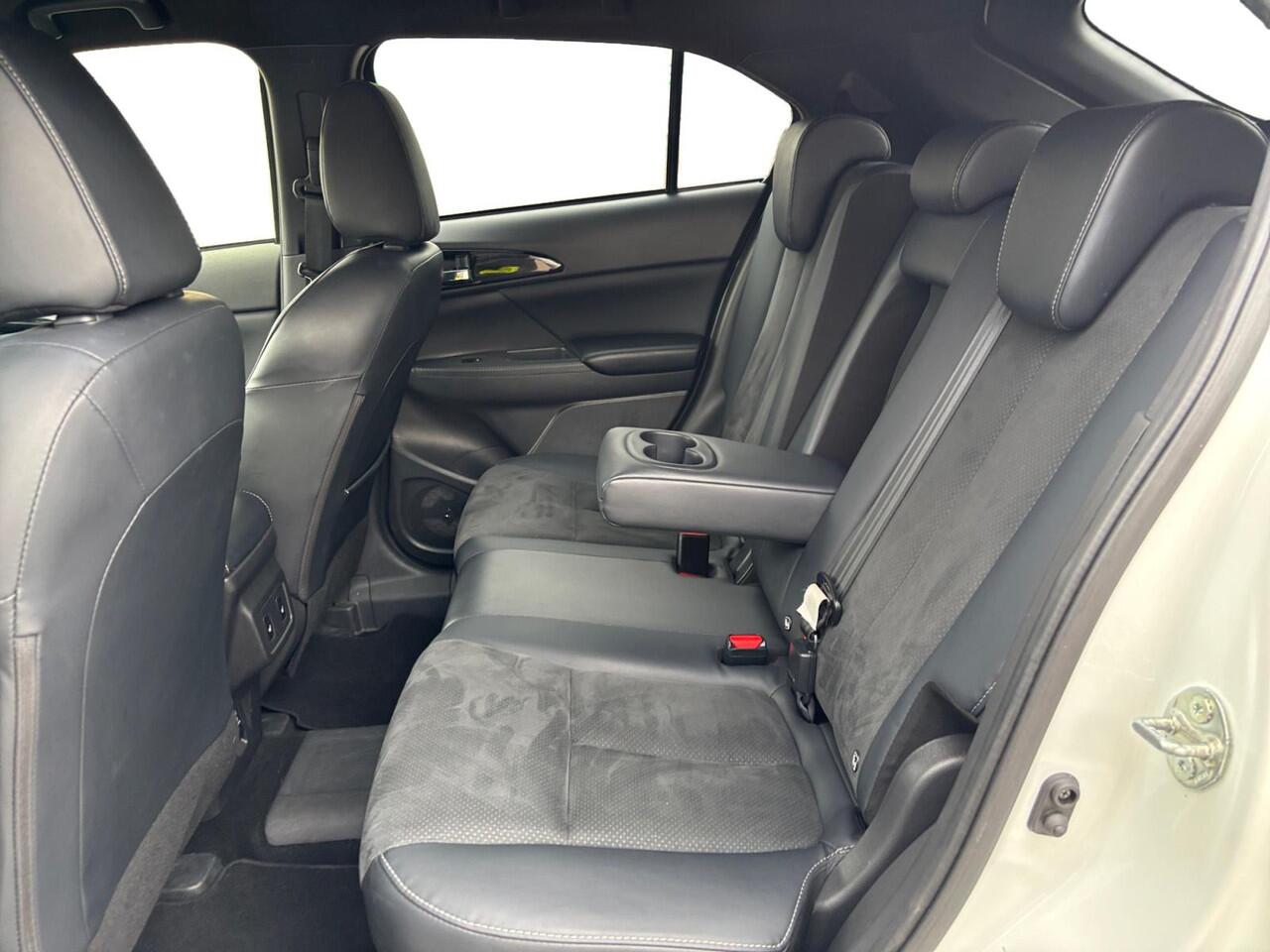 Mitsubishi ECLIPSE Cross 2.4 PHEV Executive | 360 CAMERA | STOELVERWARMING | APPLE CARPLAY / ANDROID AUTO | GARANTIE 2031