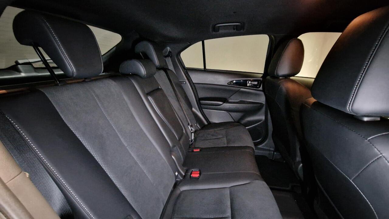 Mitsubishi ECLIPSE Cross 2.4 PHEV Intense+ | Navigatie | Camera |