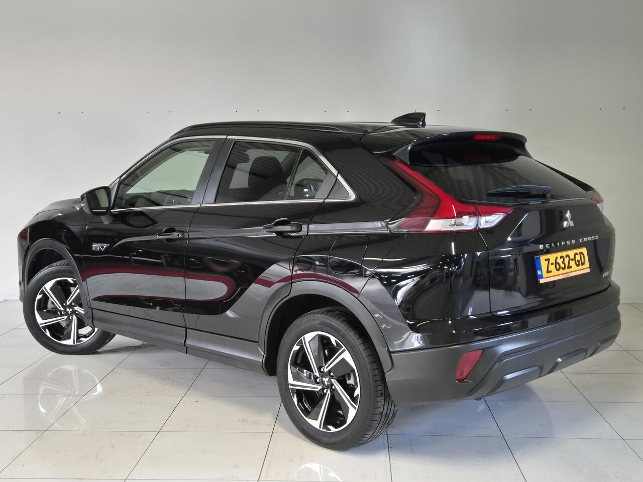 Mitsubishi ECLIPSE Cross 2.4 PHEV Intense | Apple CarPlay / Android Auto navigatie | Stoelverwarming |