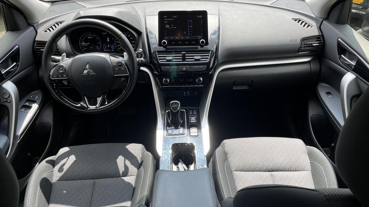 Mitsubishi ECLIPSE Cross 2.4 PHEV Intense | Stoelverwarming | Achteruitrijcamera | Apple Carplay / Android Auto | DAB+