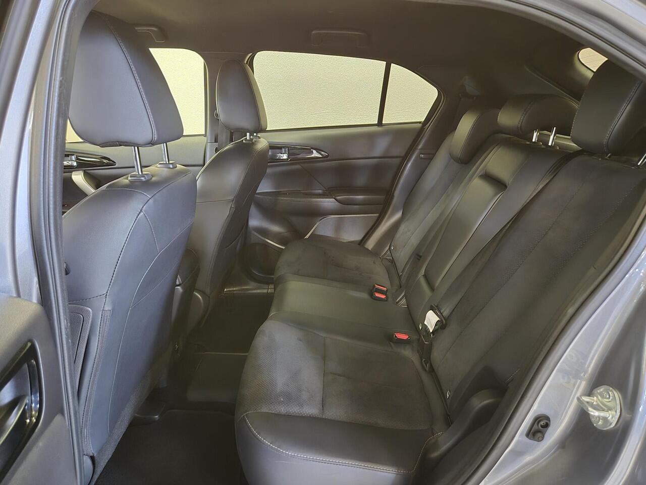 Mitsubishi ECLIPSE Cross 2.4 PHEV Intense+ | Navigatie | Achteruitrijcamera | Climate Control |