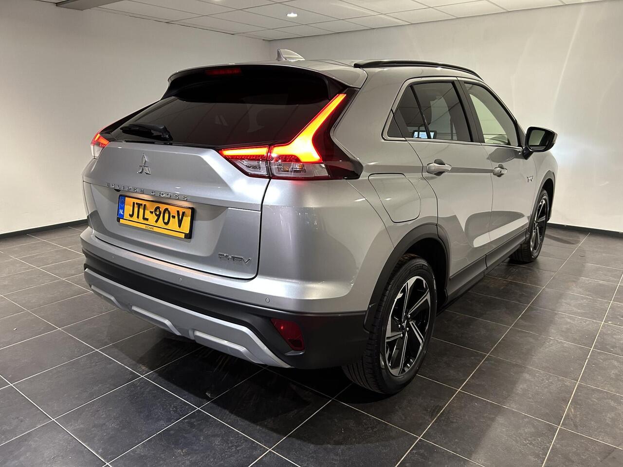 Mitsubishi ECLIPSE Cross 2.4 PHEV Intense+ | Navigatie | Stoelverwarming | Camera | Cruise control
