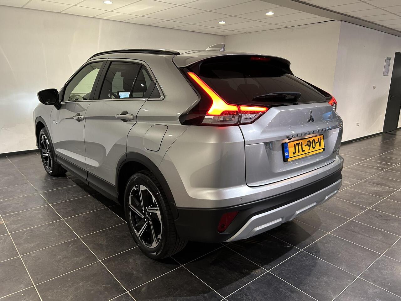 Mitsubishi ECLIPSE Cross 2.4 PHEV Intense+ | Navigatie | Stoelverwarming | Camera | Cruise control