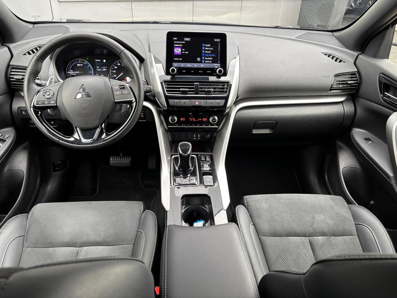 Mitsubishi ECLIPSE Cross 2.4 PHEV Intense+ | Navigatie | Camera | Stoelverwarming | Apple Carplay/Android Auto | Keyless Entry | LED Koplampen | Rijklaarprijs!