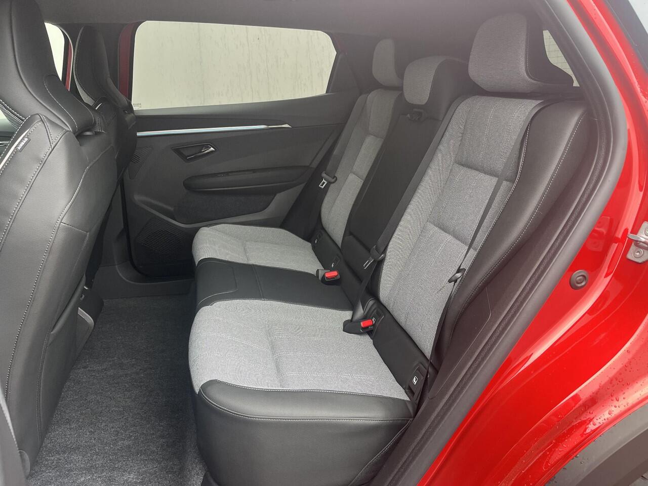 Mitsubishi ECLIPSE Cross Intense 87 kWh / ¤2000 introductiekorting / Nieuw Model! / 100% Elektrisch / 621 KM WLTP / 1.100 KG Trekgewicht / Achteruitrijcamera / Google Maps Navigatie / Stuur- & Stoelverwarming /