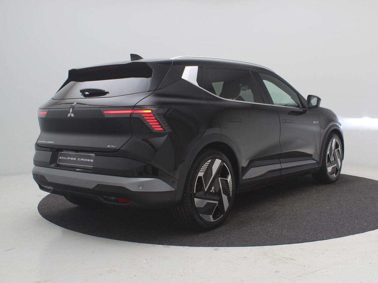 Mitsubishi ECLIPSE Cross Intense+ 87 kWh / ¤ 2.000 introductiekorting / Nieuw Model! / Rijklaarprijs / 100% Elektrisch / 621 KM WLTP / 1.100 KG Trekgewicht / Achteruitrijcamera / Google Maps Navigatie / Stuur- & Stoelverwarming /