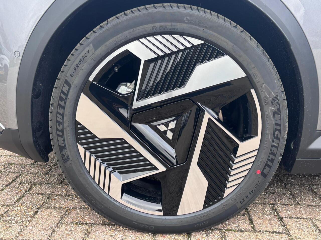 Mitsubishi ECLIPSE Cross Instyle 87 kWh