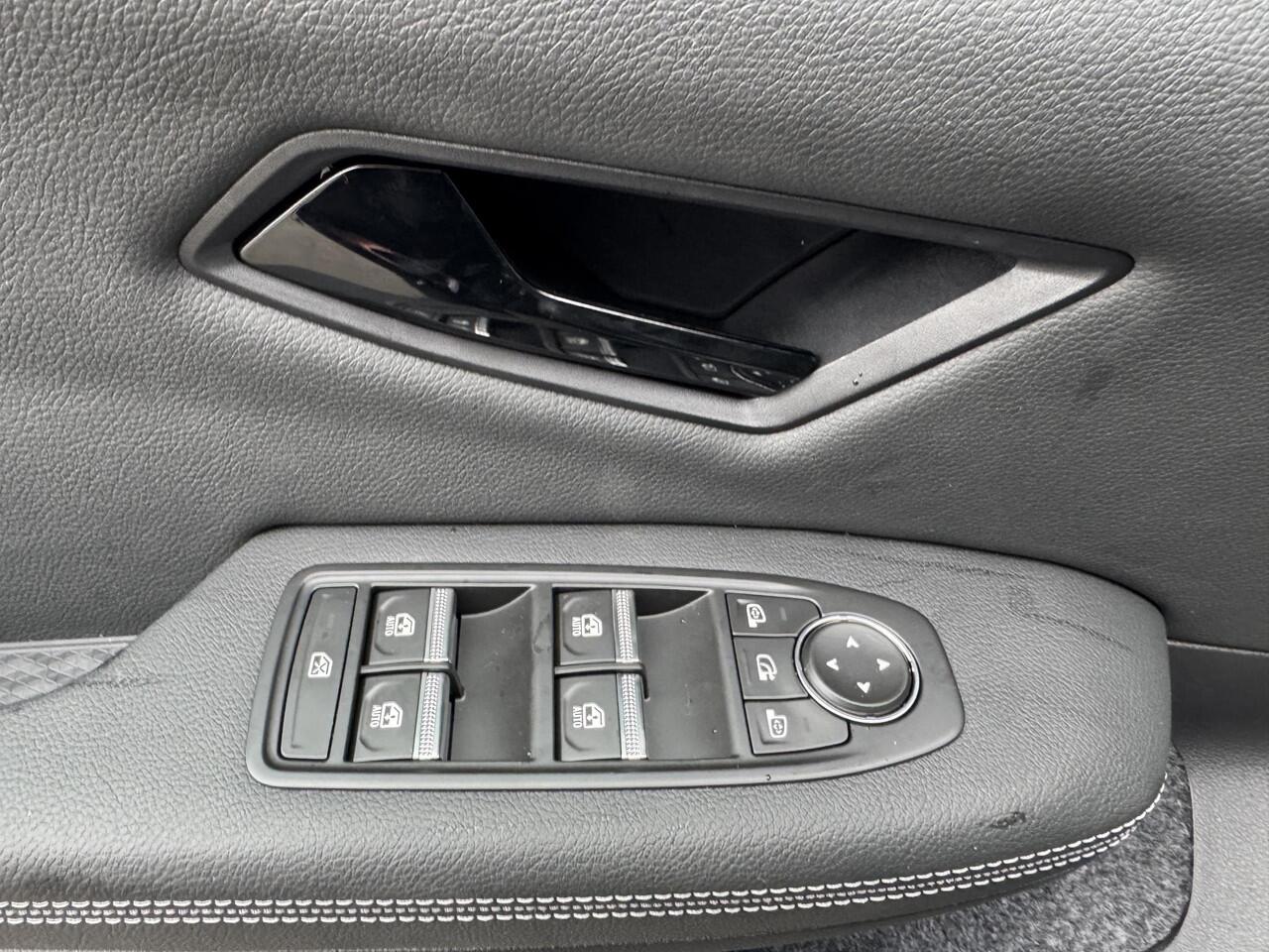 Mitsubishi ECLIPSE Cross Instyle 87 kWh + 22 kw lader / 100% Elektrisch / 621 KM WLTP / 1.100 KG Trekgewicht / 8 jaar fabrieksgarantie