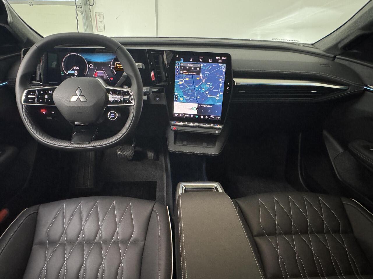 Mitsubishi ECLIPSE Cross Instyle 87 kWh | Demo 04-26 Leverbaar | Warmtepomp | Harman / Kardon | Solarbay Panoramadak | Cruise control adaptief | Stoel + stuurverwarming |