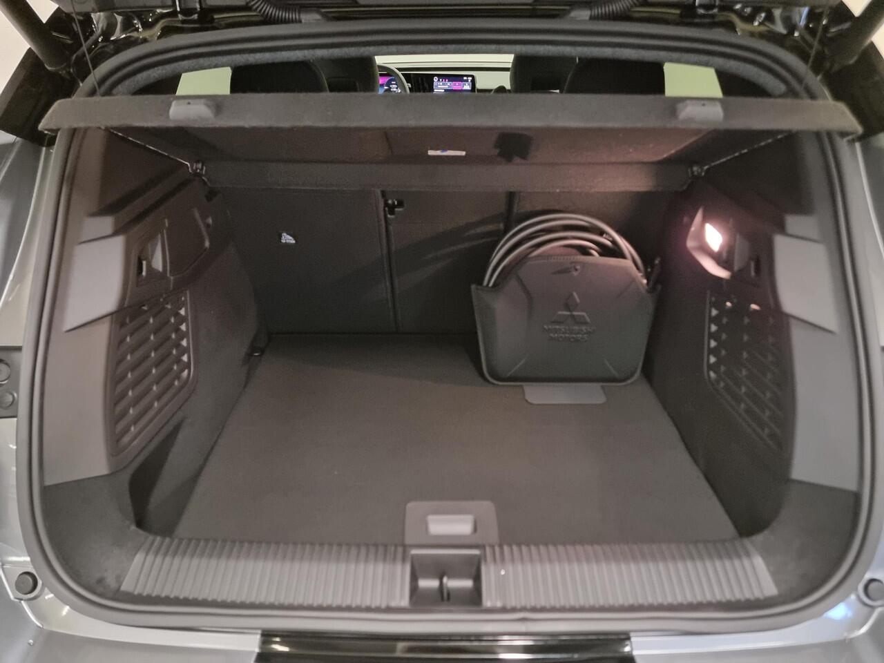 Mitsubishi ECLIPSE Cross Instyle 87 kWh | Demo 04-26 Leverbaar | Warmtepomp | Harman / Kardon | Solarbay Panoramadak | Cruise control adaptief | Stoel + stuurverwarming |