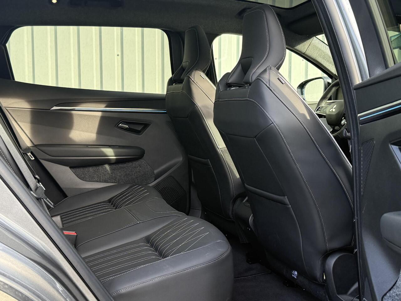 Mitsubishi ECLIPSE Cross Instyle 87 kWh / 625 KM WLTP / 8 Jaar Fabrieksgarantie / Lederen Bekleding / Panoramadak / Google Maps Navigatie / Harman/Kardon Audio / 360 Graden Camera / Stoel- en Stuurverwarming / Elektrisch Verstebare Stoel met Geheugen / Adaptive Cruise Contr