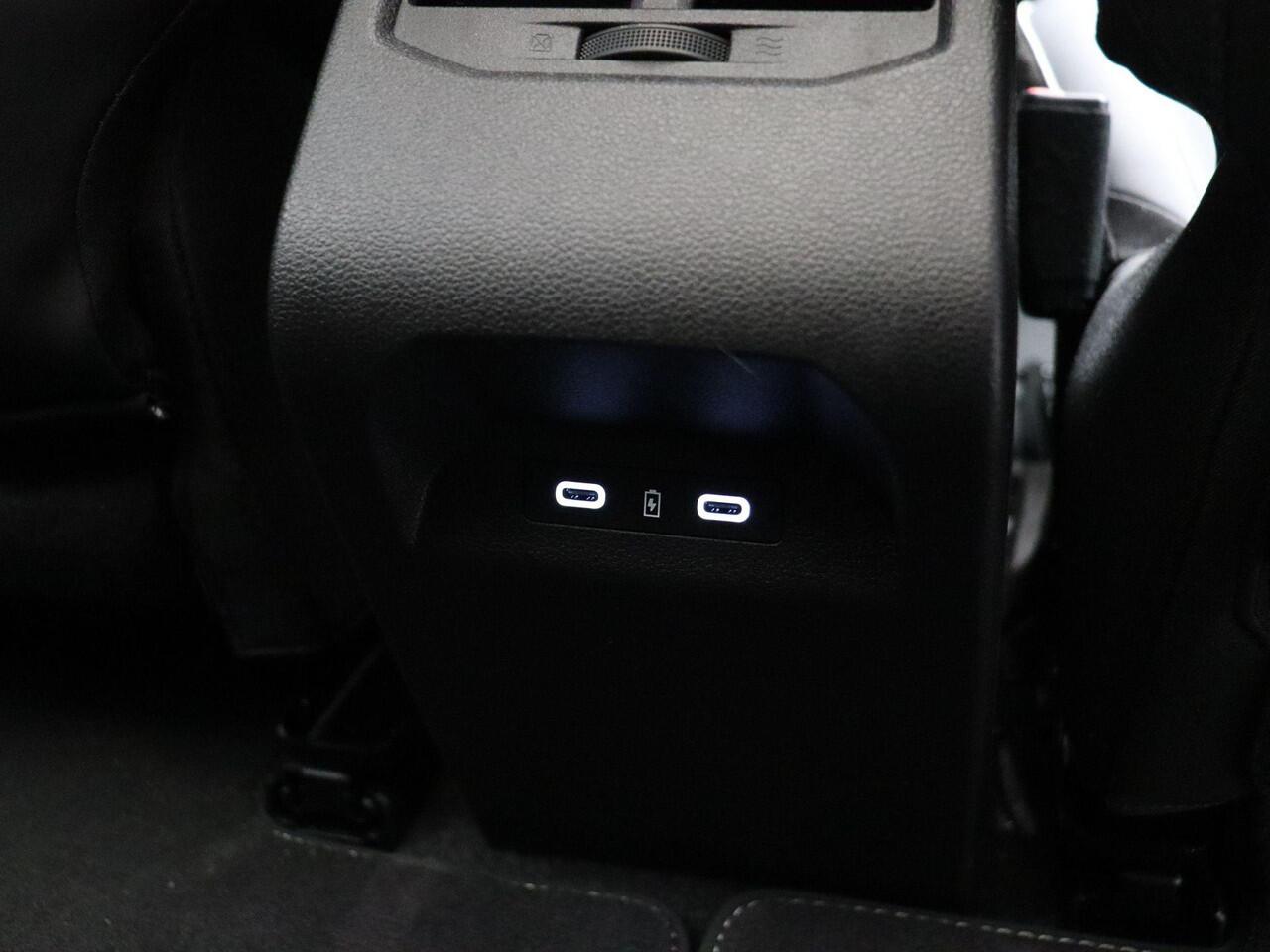 Mitsubishi ECLIPSE Cross Instyle 87 kWh | 8 jaar GARANTIE ! | Lederen Bekleding | Stoel en stuurwiel verwarming | Best.Stoel.Massage | Harman&Kardon |