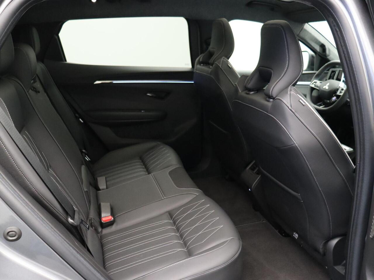 Mitsubishi ECLIPSE Cross Instyle 87 kWh | 8 jaar GARANTIE ! | Lederen Bekleding | Stoel en stuurwiel verwarming | Best.Stoel.Massage | Harman&Kardon |