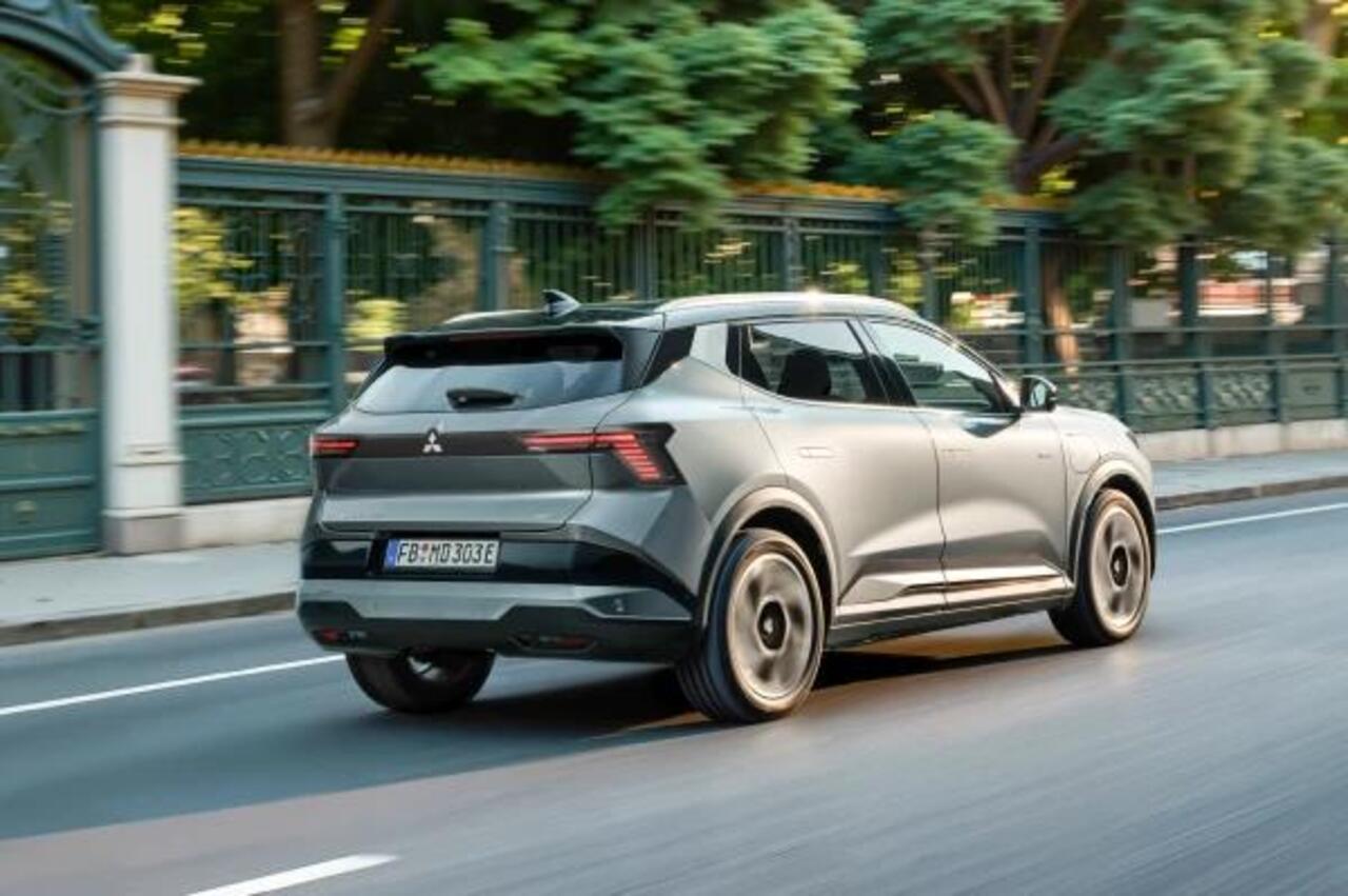 Mitsubishi ECLIPSE Cross 87 kWh Intense / ¤4.000,- Voordeel! / Nieuw Model! / 100% Elektrisch / 621 KM WLTP / 1.100 KG Trekgewicht / Afbeeldingen Kunnen Afwijken Van De Werkelijke Uitvoering /