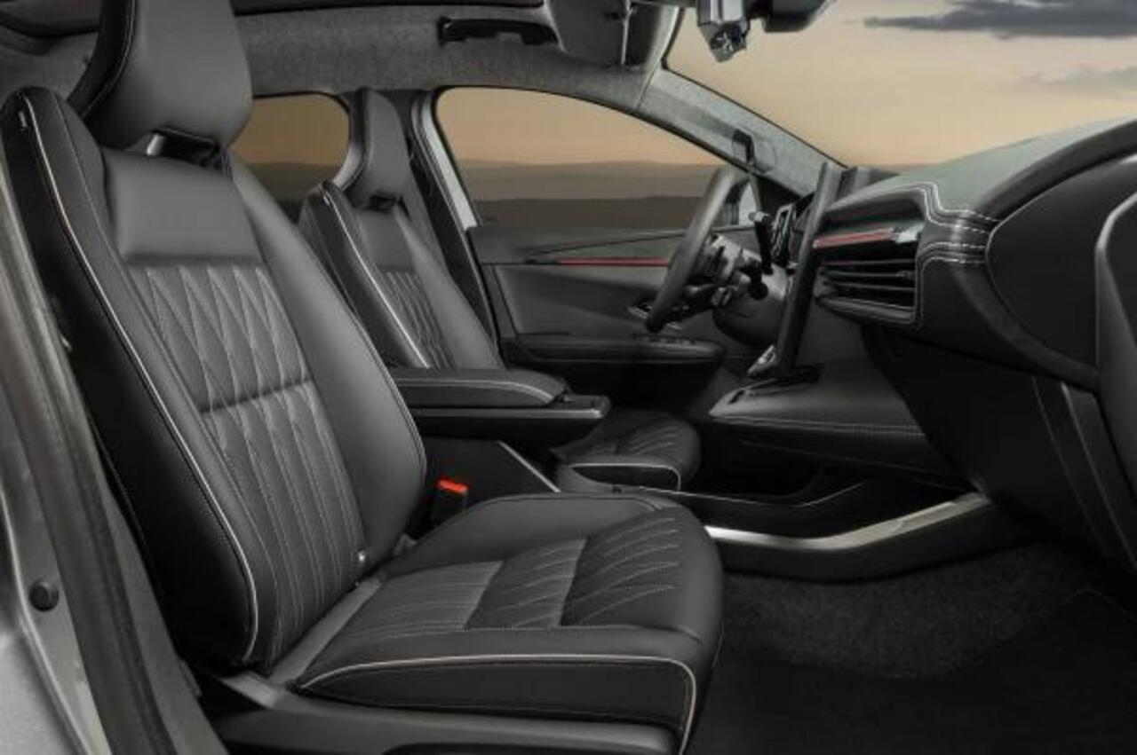 Mitsubishi ECLIPSE Cross 87 kWh Instyle / ¤4.000,- Voordeel! / Nieuw Model! / 100% Elektrisch / 621 KM WLTP / 1.100 KG Trekgewicht / Afbeeldingen Kunnen Afwijken Van De Werkelijke Uitvoering /