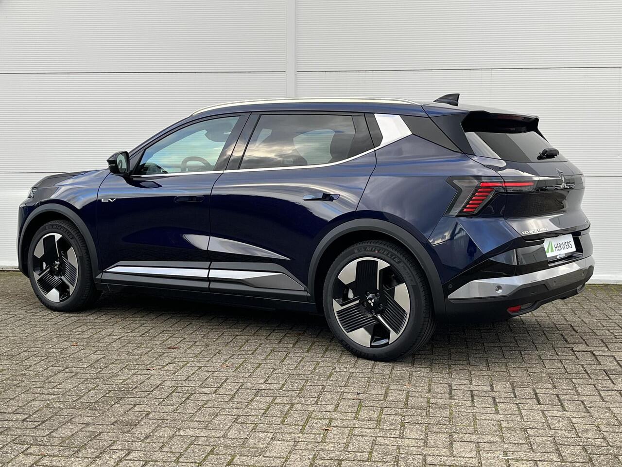 Mitsubishi ECLIPSE Cross Intense 87 kWh / ¤4.000 introductiekorting / Nieuw Model! / 100% Elektrisch / 621 KM WLTP / 1.100 KG Trekgewicht / Achteruitrijcamera / Google Maps Navigatie / Stuur- & Stoelverwarming /