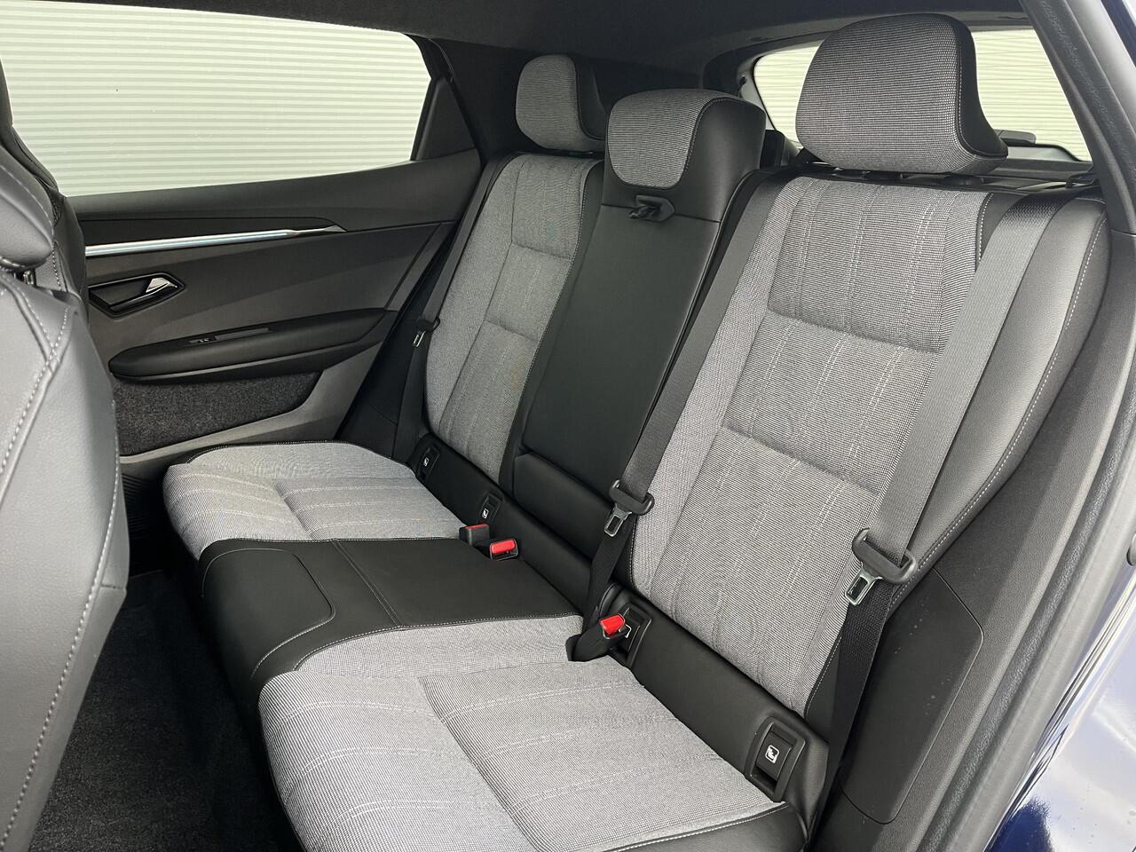 Mitsubishi ECLIPSE Cross Intense 87 kWh / ¤4.000 introductiekorting / Nieuw Model! / 100% Elektrisch / 621 KM WLTP / 1.100 KG Trekgewicht / Achteruitrijcamera / Google Maps Navigatie / Stuur- & Stoelverwarming /