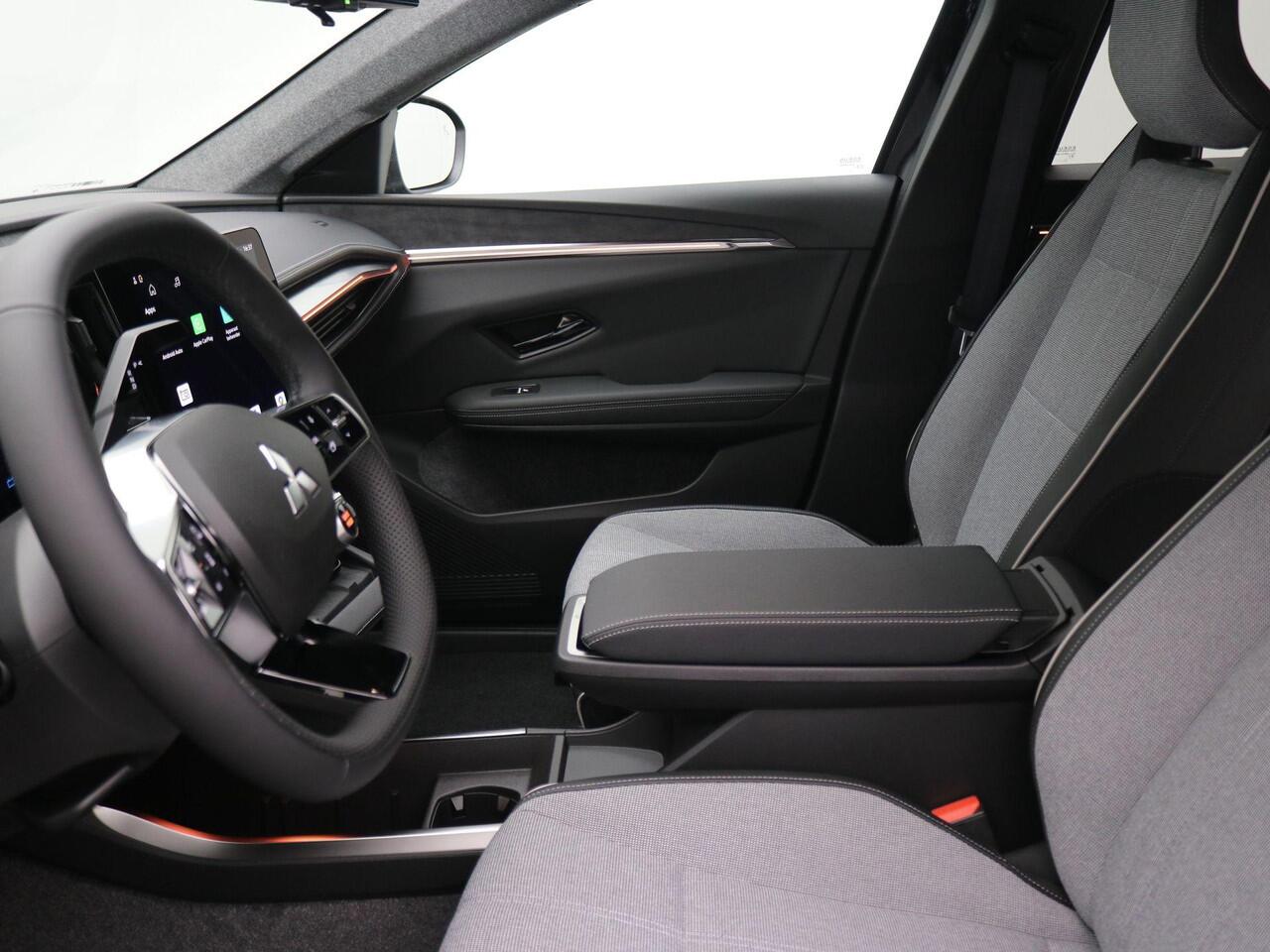 Mitsubishi ECLIPSE Cross Intense+ 87 kWh / ¤ 4.000 introductiekorting / Nieuw Model! / Rijklaarprijs / 100% Elektrisch / 621 KM WLTP / 1.100 KG Trekgewicht / Achteruitrijcamera / Google Maps Navigatie / Stuur- & Stoelverwarming /