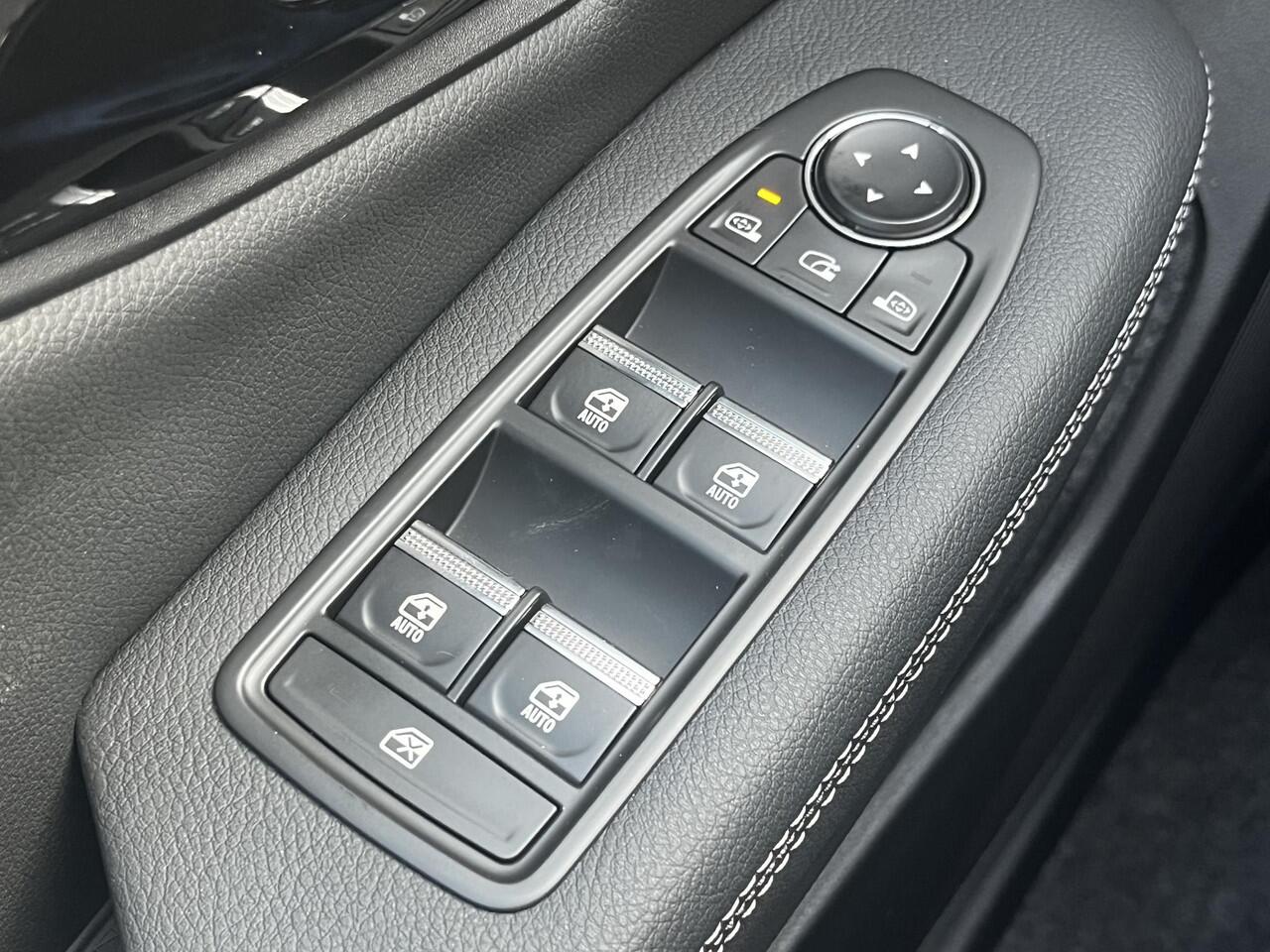 Mitsubishi ECLIPSE Cross Instyle 87 kWh / ¤4.000 introductiekorting / Nieuw Model! / 100% Elektrisch / 621 KM WLTP / 1.100 KG Trekgewicht / 8 jaar Fabrieksgarantie / Elektrochromatisch glazen Panoramadak / 360° Camera / Google Maps Navigatie / Stuurwiel- en Stoelverwarming 