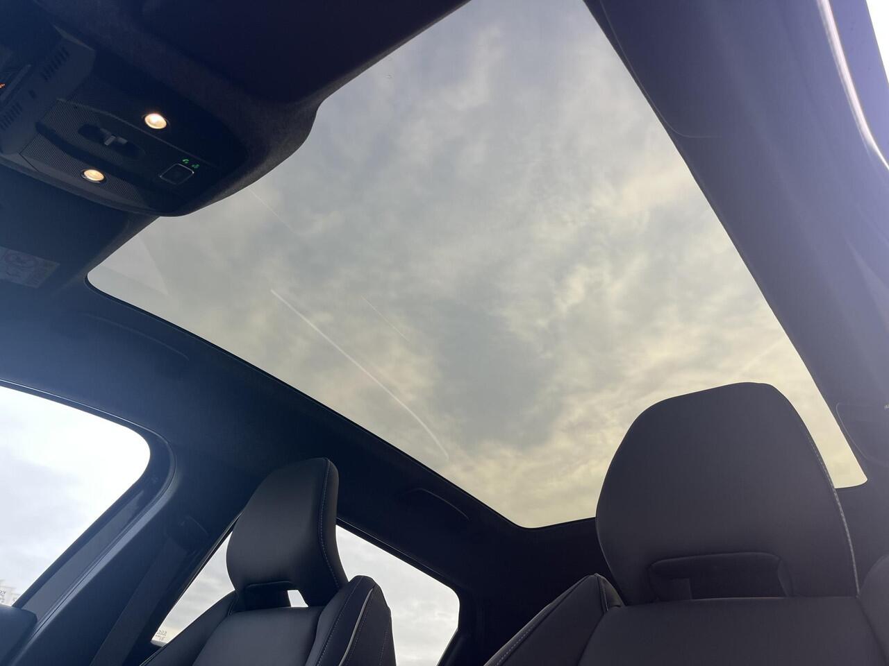 Mitsubishi ECLIPSE Cross Instyle 87 kWh / ¤4.000 introductiekorting / Nieuw Model! / 100% Elektrisch / 621 KM WLTP / 1.100 KG Trekgewicht / 8 jaar Fabrieksgarantie / Elektrochromatisch glazen Panoramadak / 360° Camera / Google Maps Navigatie / Stuurwiel- en Stoelverwarming 