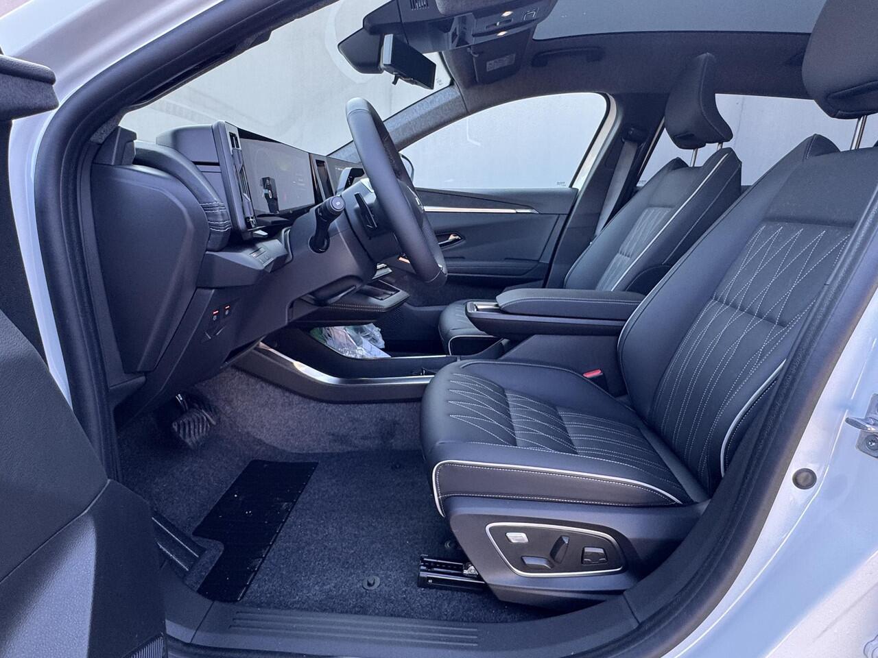 Mitsubishi ECLIPSE Cross Instyle 87 kWh / ¤4.000 introductiekorting / 100% Elektrisch / 625 KM WLTP / 1.100 KG Trekgewicht / 8 jaar fabrieksgarantie/ Panoramadak / Lederen bekleding / Google / Full Option /