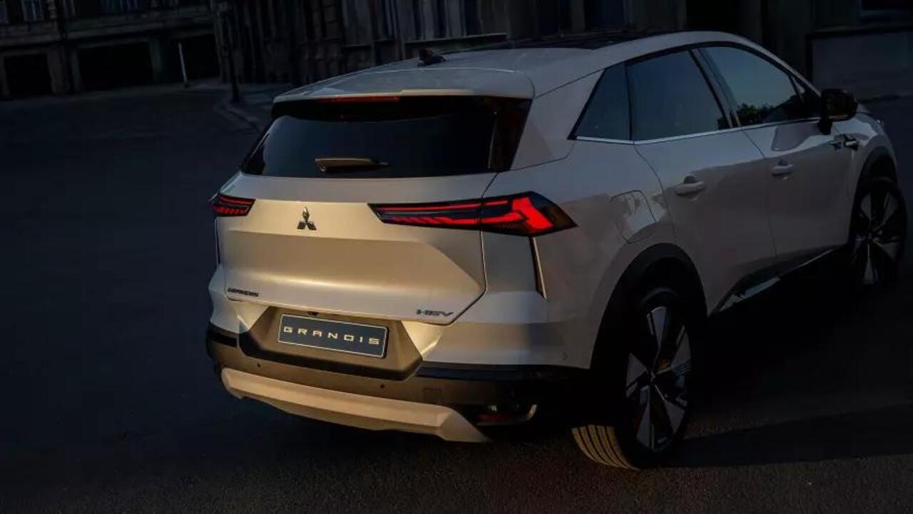 Mitsubishi GRANDIS 1.8 HEV Instyle / 2.000,- Euro Introductievoordeel / Nieuw Te Bestellen / Afbeeldingen Kunnen Afwijken Van De Werkelijke Uitvoering /